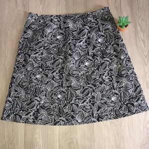 Talbots skirt Petites -Leaf Print Black and White Skirt